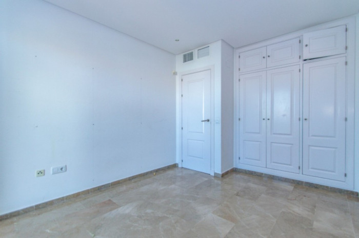 Qlistings Apartment in Torrequebrada, Costa del Sol image 8