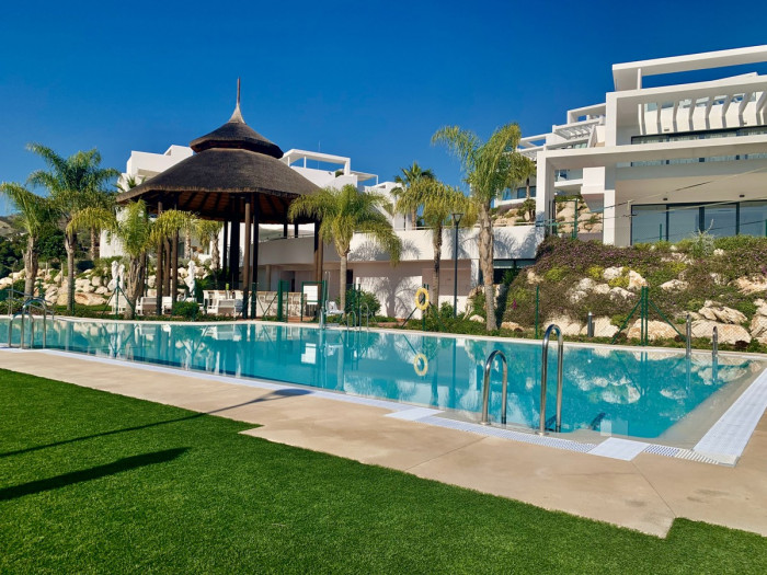 Qlistings Luxury and Contemporary Apartment in Atalaya, Costa del Sol image 14