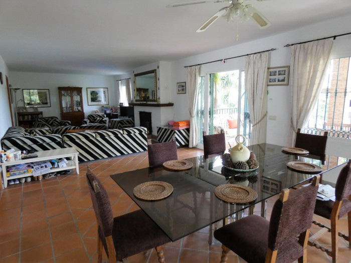 Qlistings Spacious House in Coín, Costa del Sol image 5