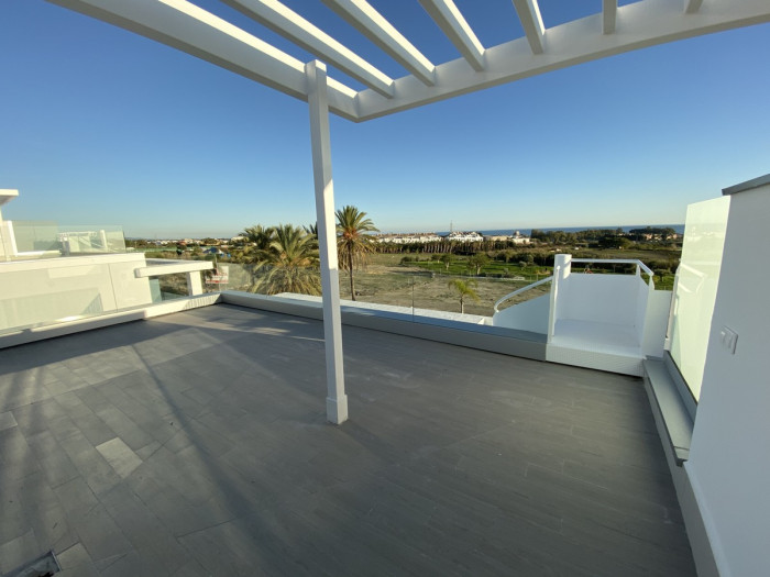 Qlistings Magnificent Apartment in Cancelada, Costa del Sol image 5