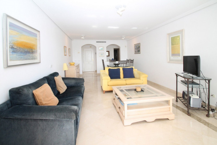Qlistings Apartment in Benahavís, Costa del Sol - Bright and Spacious image 2