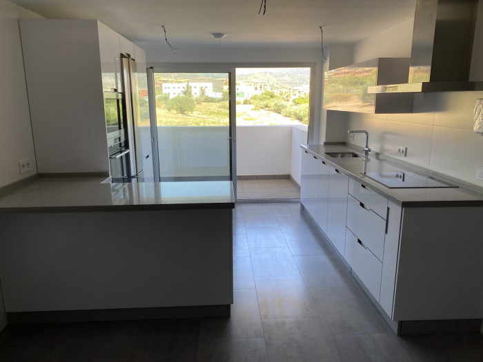Qlistings New Modern 3 Bedroom Apartment in Atalaya, Costa del Sol image 4