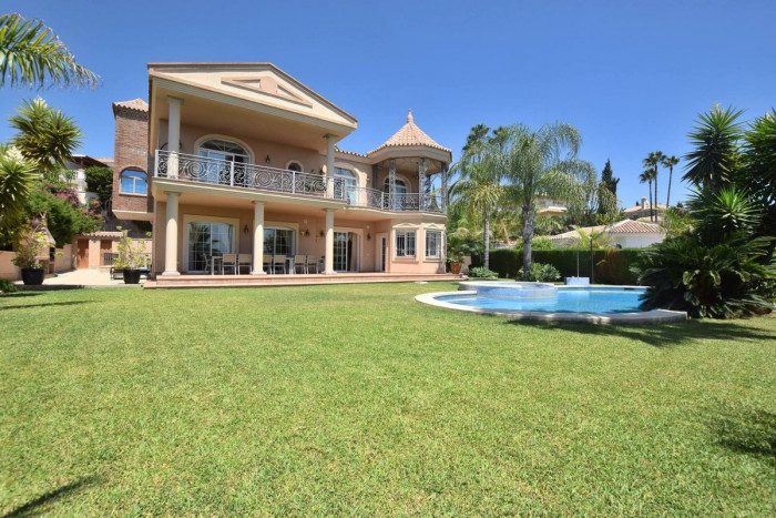 Qlistings Great House Villa in Mijas Golf, Costa del Sol image 3