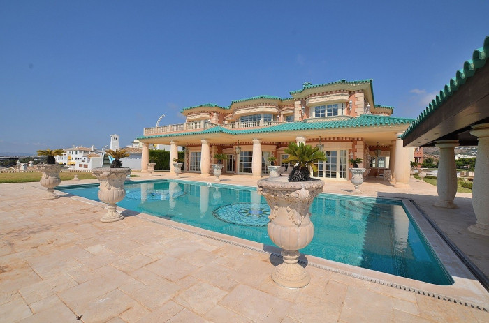 Qlistings Exclusive Villa with Stunning Sea Views in Benalmadena Costa, Costa del Sol image 4