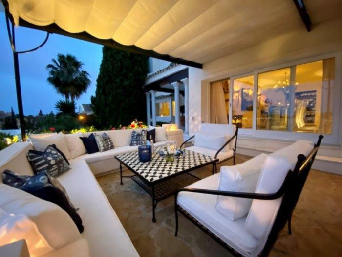 Qlistings Family House Villa in Nueva Andalucía, Costa del Sol image 8
