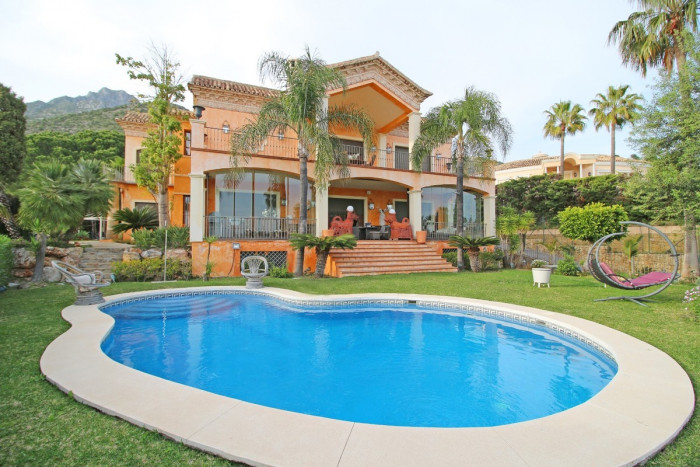 Qlistings - Exclusive House Villa in Marbella, Costa del Sol Thumbnail