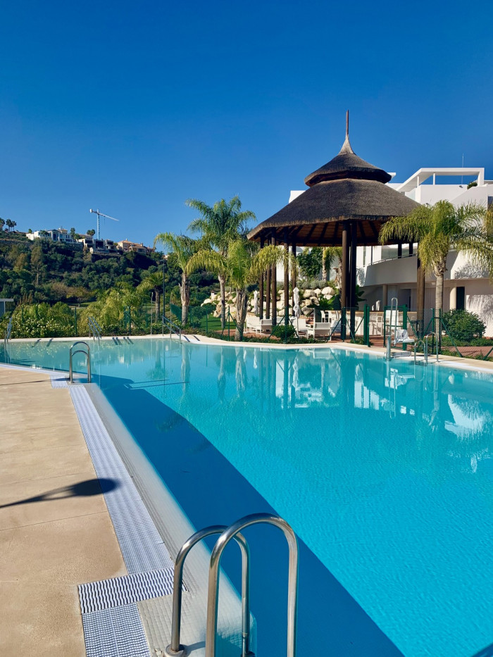 Qlistings Luxury and Contemporary Apartment in Atalaya, Costa del Sol image 9