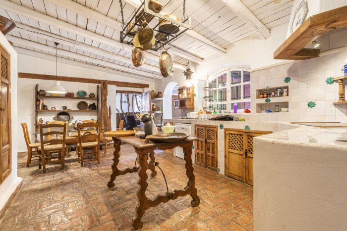 Qlistings Unique House in Benahavís, Costa del Sol image 7