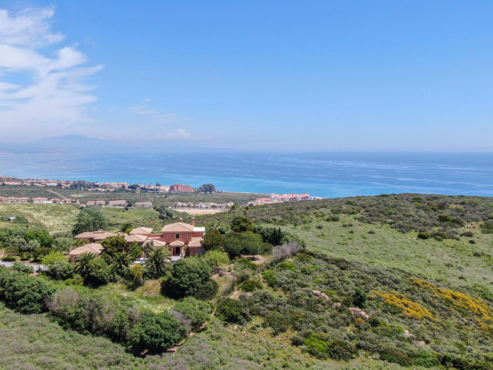 Qlistings Spectacular Mountains Views House in Manilva, Costa del Sol image 3