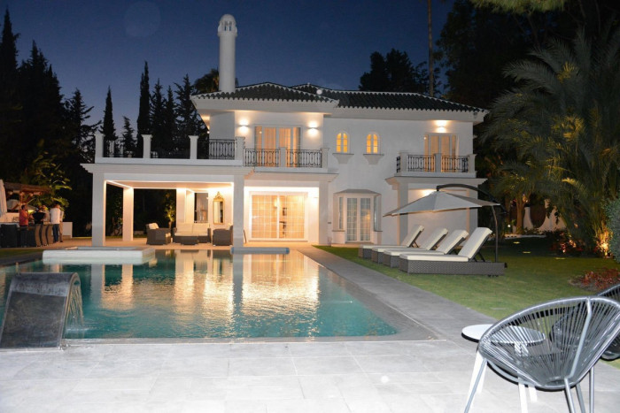 Qlistings Arabic Style House in Aloha, Costa del Sol - image 5
