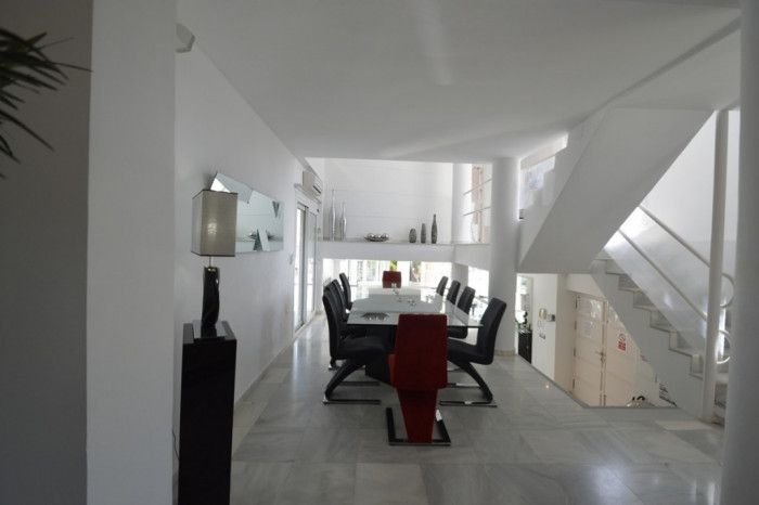 Qlistings Fantastic House Villa in Marbella, Costa del Sol image 7